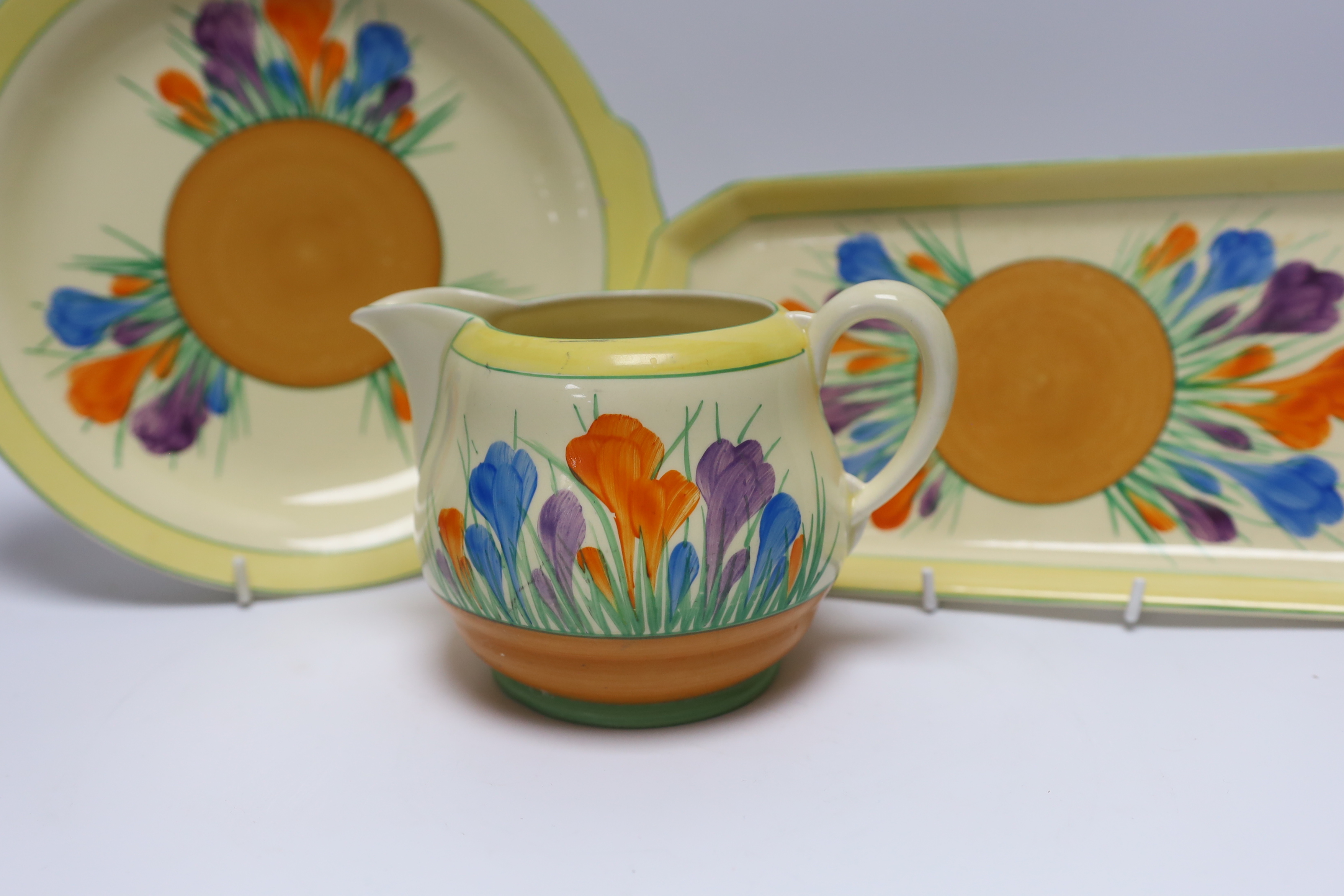 A Clarice Cliff Crocus jug and two dishes, largest 30cm long